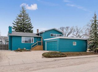 67 N Hooke Rd SW, Calgary, AB T2V 3K6