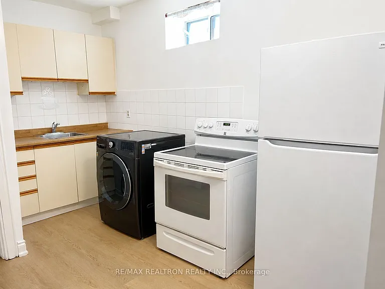 322 Morrish Rd #BASEMENT — Photo 5