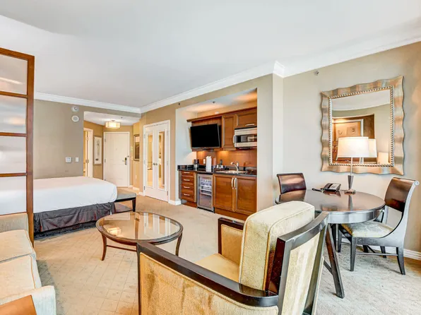 135 Harmon Ave, Las Vegas, NV