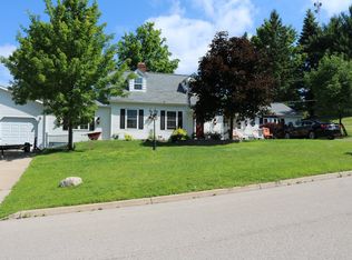 830 E A St, Iron Mountain, MI 49801