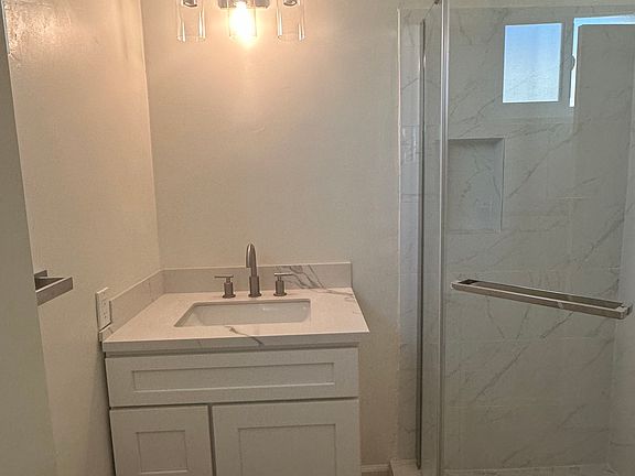 4th image of 1724 Barry Ave #9