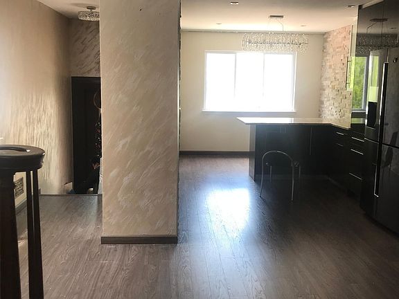 4th image of 528 Durant Ave Floor 2N
