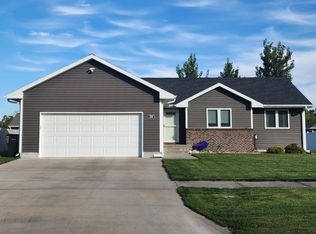 1008 3rd St, Gibbon, NE 68840