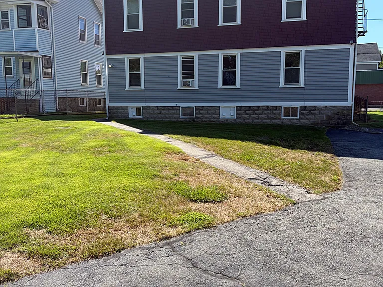 27 Fairlawn Ave #3F — Photo 2