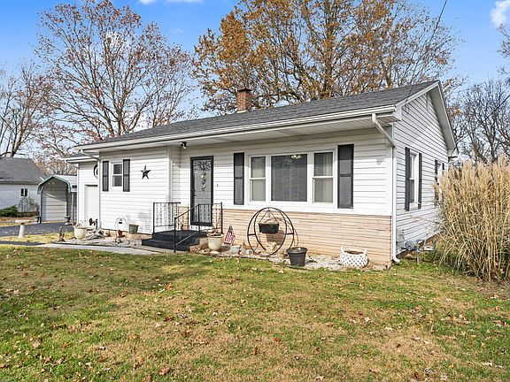 3rd image of 700 E Prairie Lane