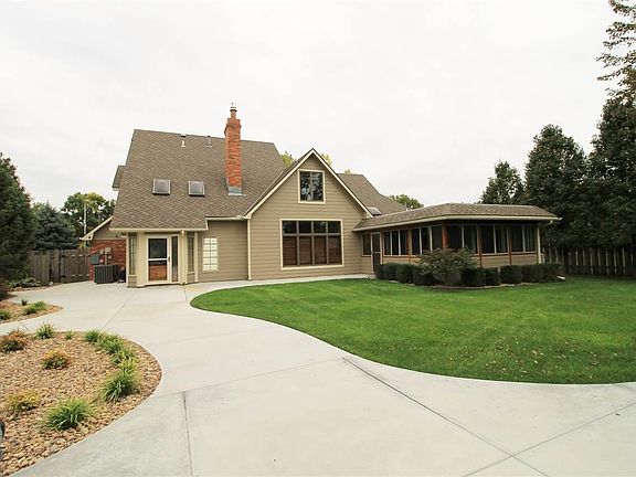2nd image of 106 Road Runner Ln