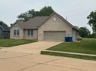 201 Fairway Cir, Eldridge, IA 52748