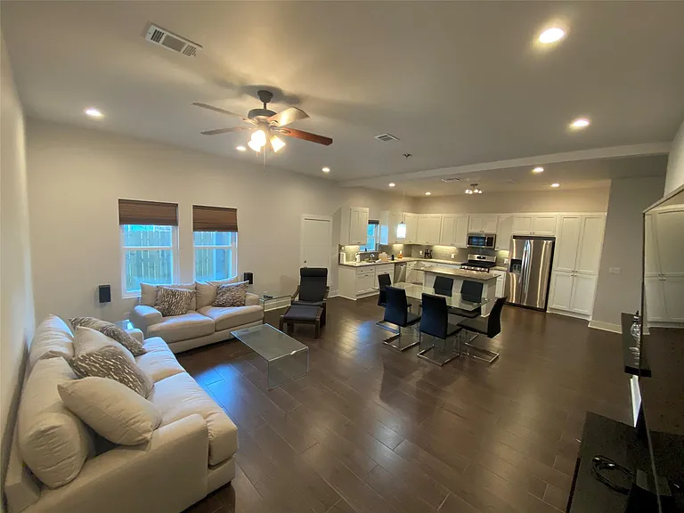 9741 Fabiola Dr — Photo 3