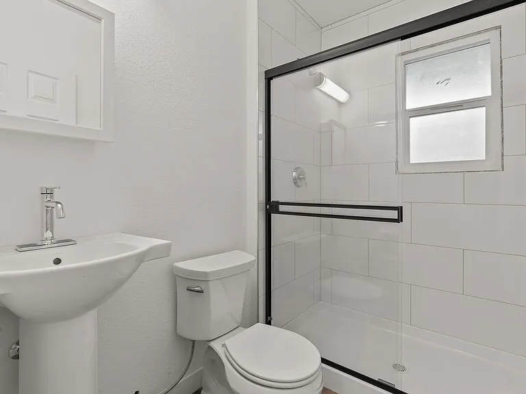 Cambridge Court Apartments — Photo 23