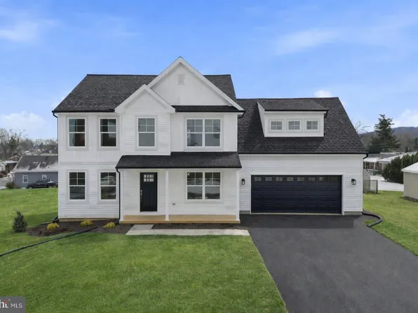 228 Hockersville Rd, Hershey, PA 17033