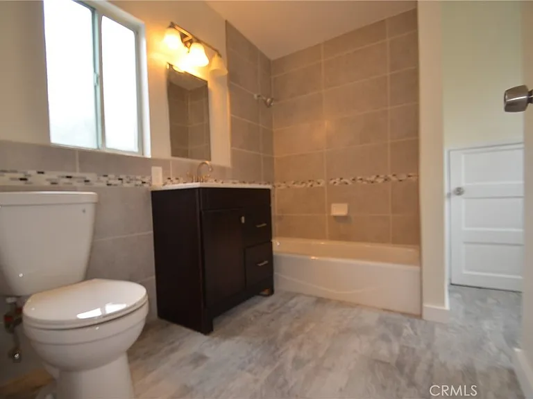 1025 Gladys Ave — Photo 25