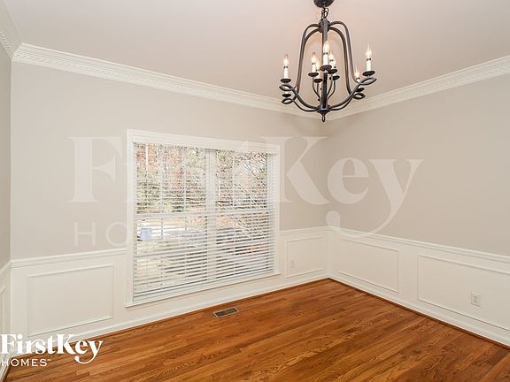 3rd image of 101 Orchard Ln