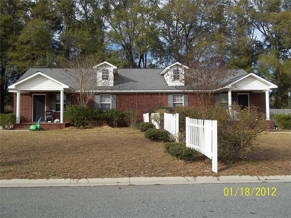 For Showings, please TEXT the leasing agent (912) 547-9888 with your full name and your availabilty.