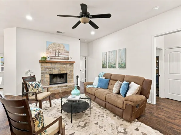 236 Firefly Dr, Springtown, TX 76082