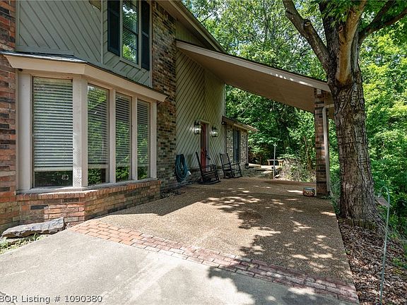 4th image of 2608 Glen Flora Way