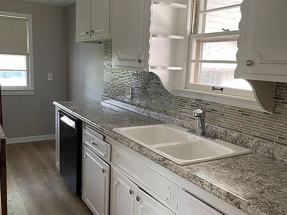 3rd image of 15508 Steinway Blvd
