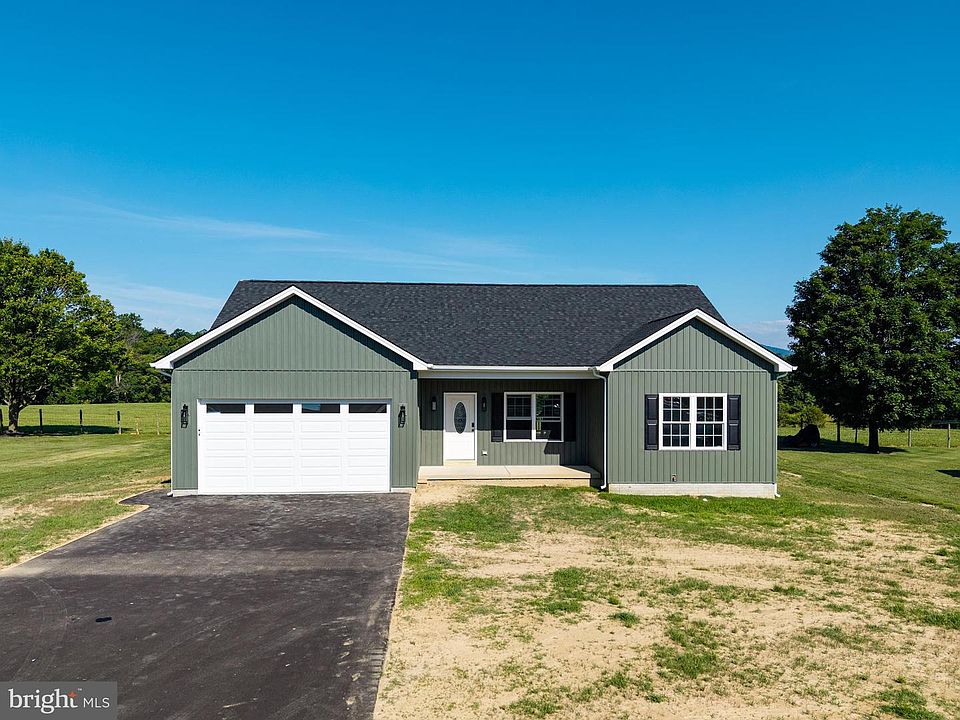 1st image of 131 Deerfield Estates Dr
