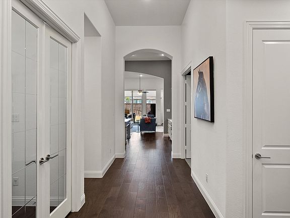 4th image of 2802 Maverick Way