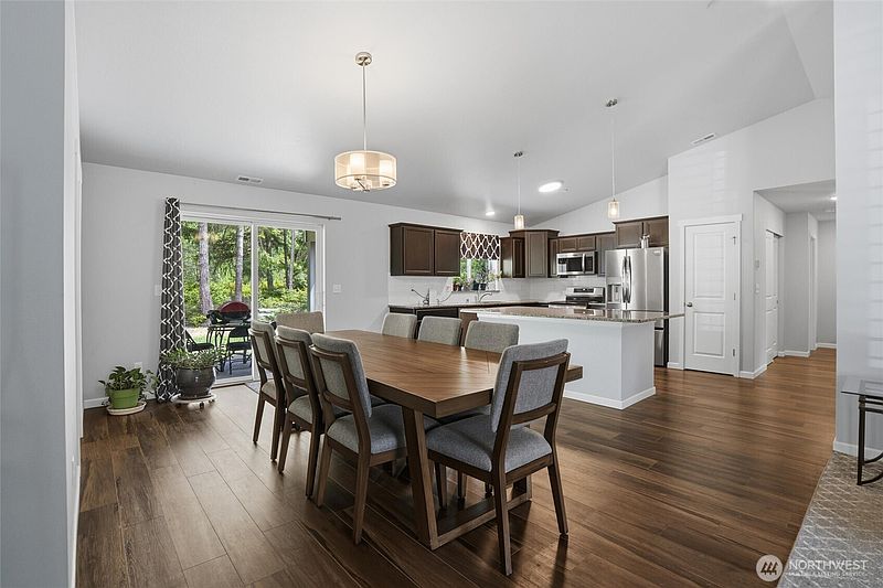 5th image of 7219 182nd Avenue Ct NW