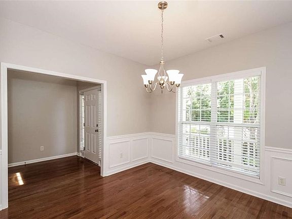 5th image of 27 Freeman Forest Dr