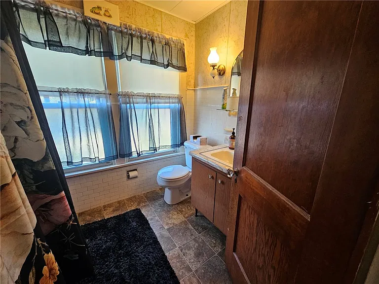 1127 Highland St #2 — Photo 10