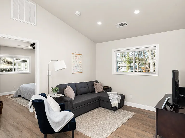 265 E 6th Ave #1 — Photo 8
