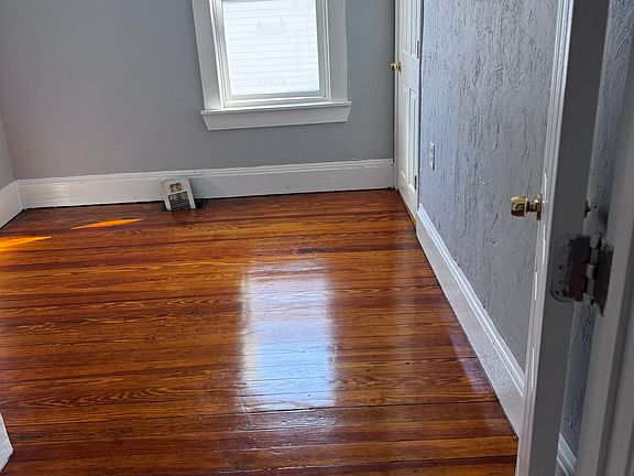 2nd image of 1825 Hyde Park Ave #2