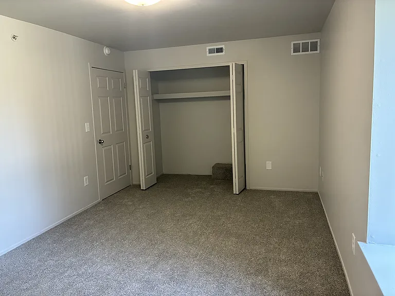 Prentiss Pointe Apartments — Photo 189