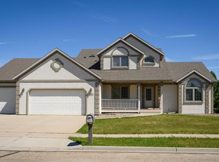 800 Saddle Ridge Rd, Bismarck, ND 58503