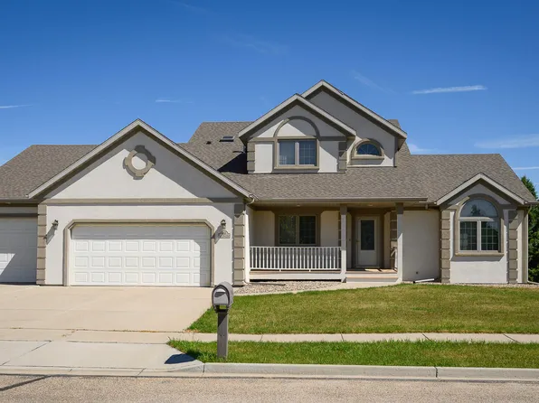 800 Saddle Ridge Rd, Bismarck, ND 58503