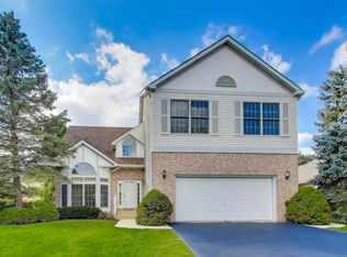 245 Hidden Creek Rd, Lake Zurich, IL 60047