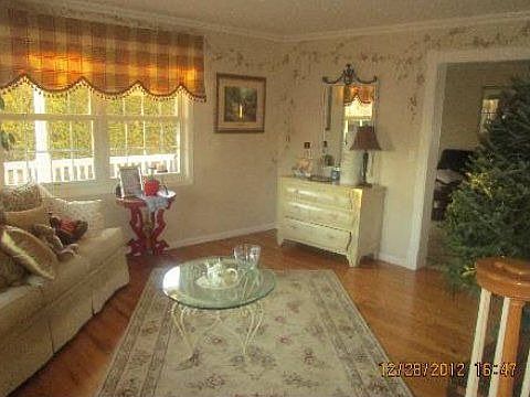 4th image of 16 Deer Field Cres