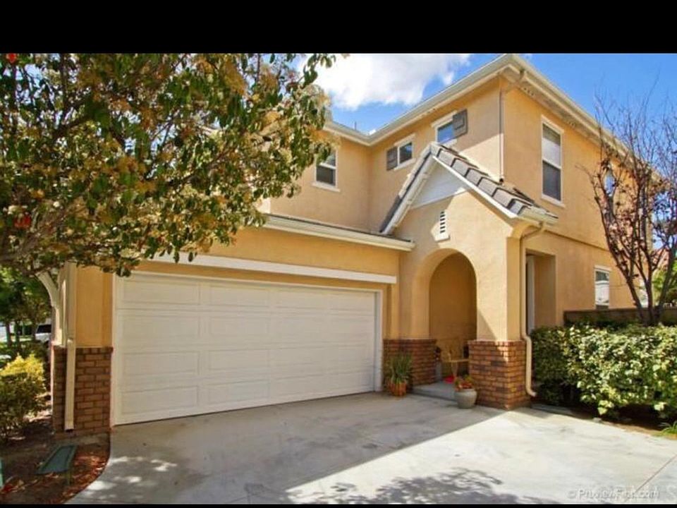 1st image of 28448 Gatineau St