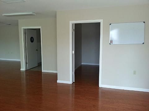 3rd image of 3013 El Camino Ave