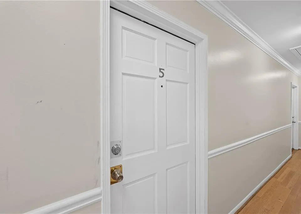 11 Peachtree Hills Ave NE #B5