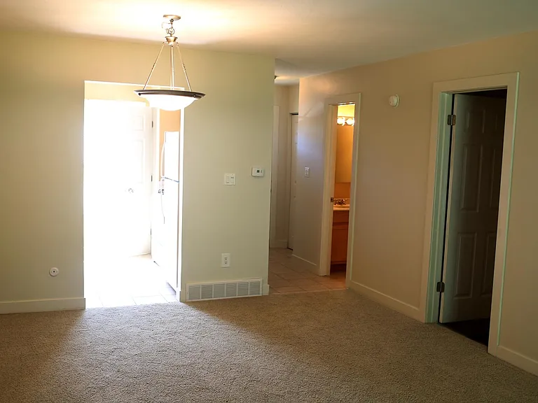 4603 Moffett Rd NW — Photo 8