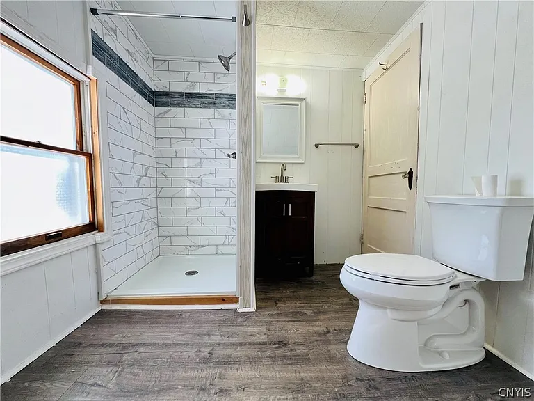 140 E Oneida St — Photo 22