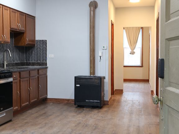3rd image of 4103 S Sacramento Ave #2