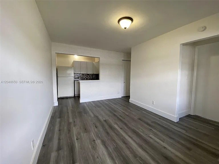 380 SE 12th Ave #2 — Photo 7