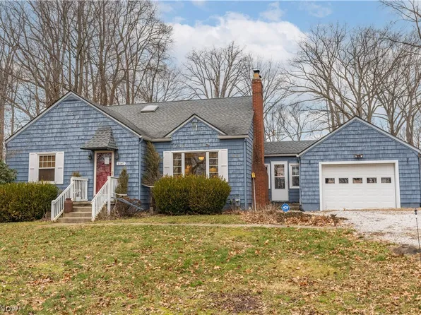 1147 W Overton Dr, Akron, OH 44319