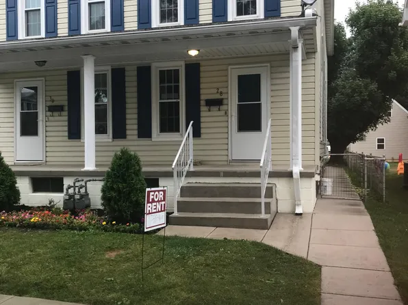 28 McCosh St, Hanover, PA 17331