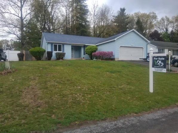 568 Victory Cir, Ballston Spa, NY 12020