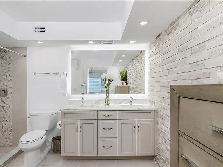 26340 Hickory Blvd #401 — Photo 11