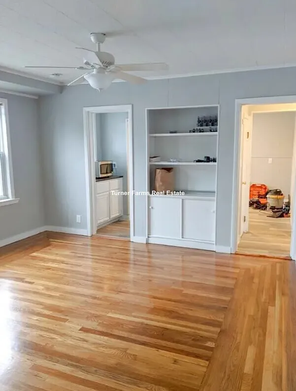 4 bed, 9999 sqft, $5,420 — Photo 4