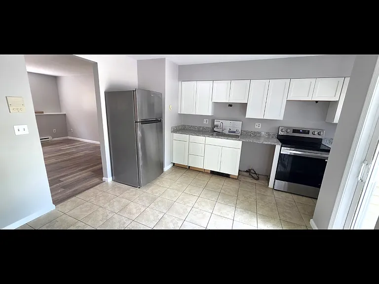 96 Maple St #3 — Photo 1