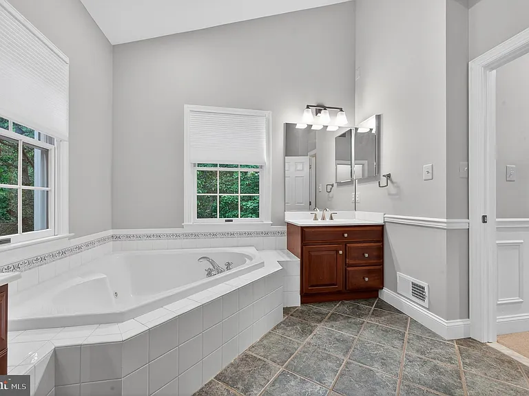 6601 Colchester Rd — Photo 37