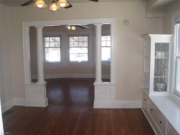 3rd image of 3158/3160 Meadowbrook Blvd
