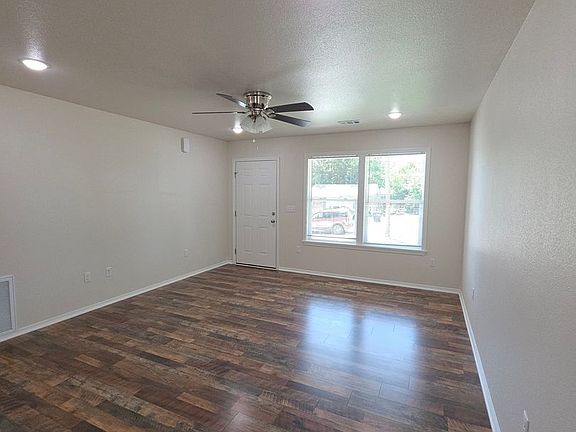 3rd image of 1414 N Frankfort Ave