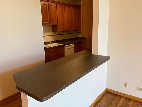5th image of 2417 N Western Ave #241-3B