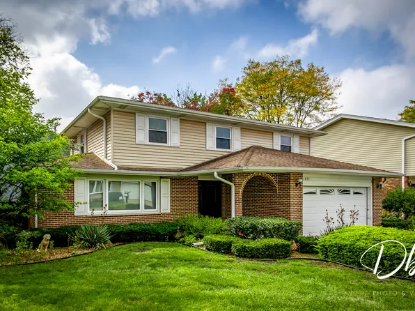 1053 Poplar Ct, Lake Zurich, IL 60047